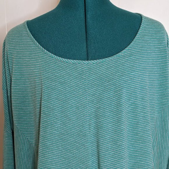 BCBGeneration Oversized Asymmetrical Stripes Long Sleeve Top. Size XS/S. - Picture 2 of 13
